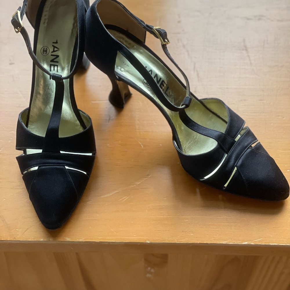 CHANEL black satin heels, size 39 - Picture 3 of 10